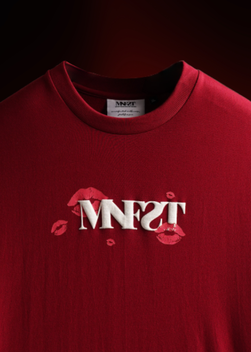 Universal Romance MNFST T-shirt