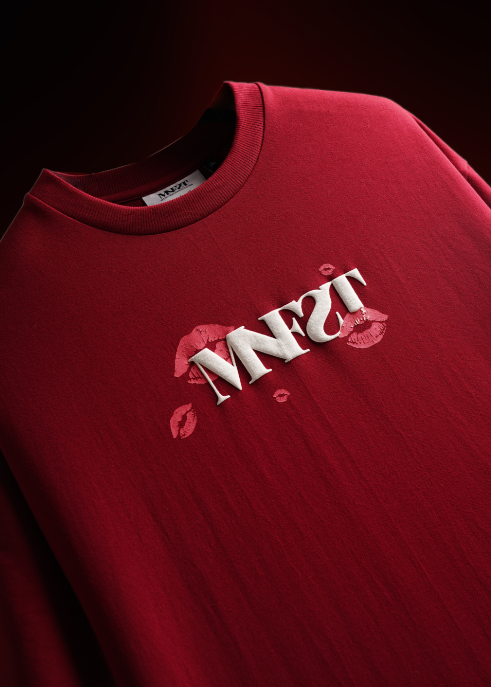 Universal Romance MNFST T-shirt